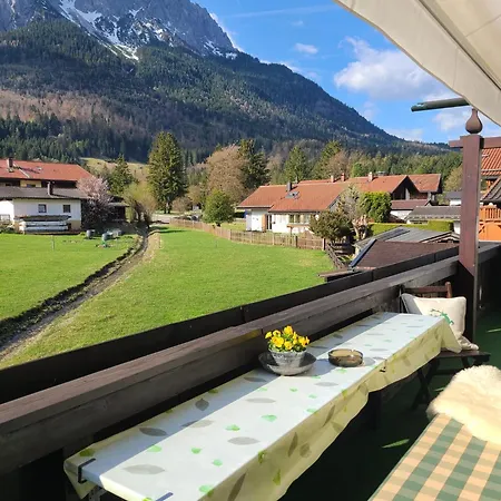 Fruehholz - - *